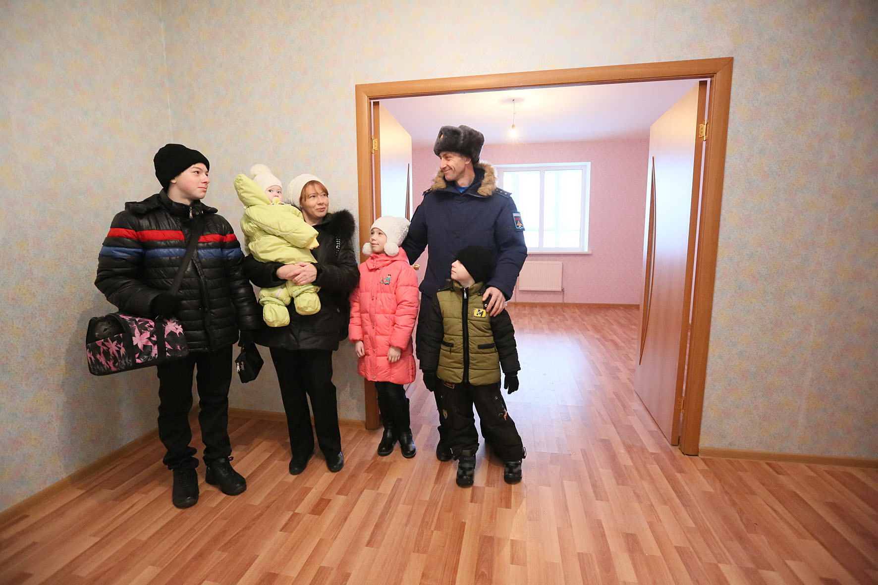 Семьи военнослужащих ЦВО получили новые квартиры - Фото 3