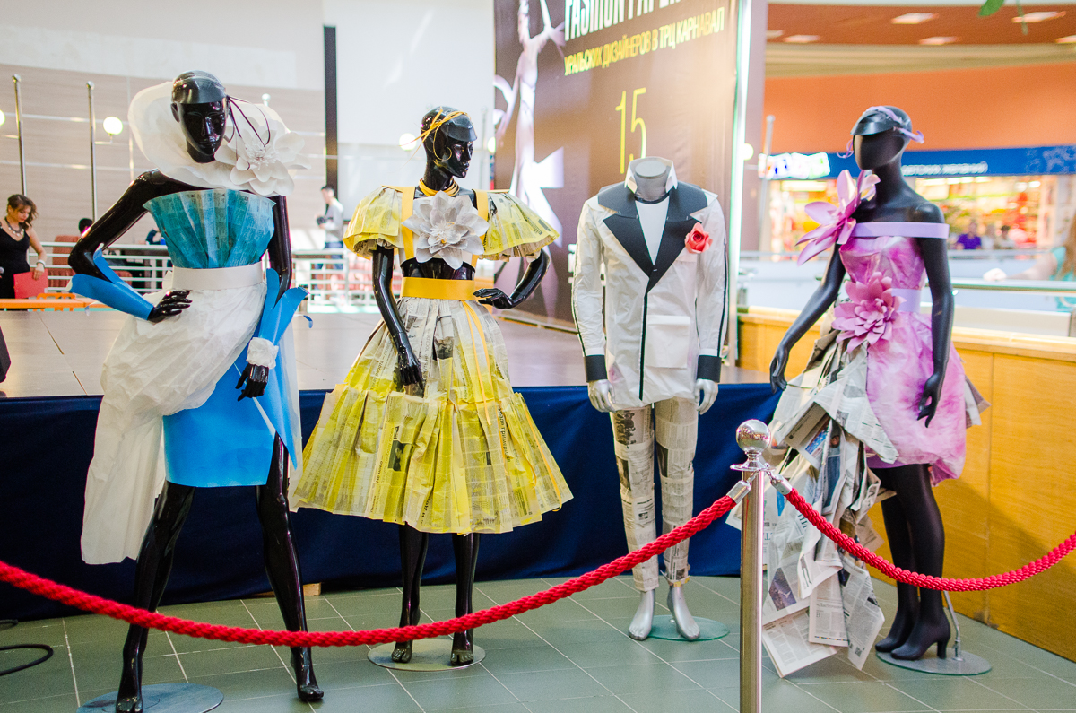 В выходные в ТРЦ «Карнавал» прошел 3-й ежегодный показ одежды из бумаги - Фото 3