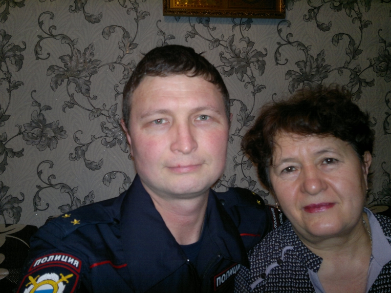 Свердловские полицейские сделали селфи со своими мамами - Фото 2