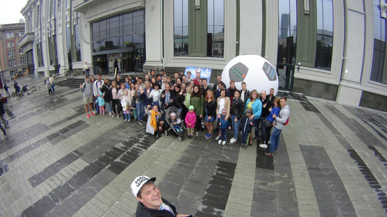 Тысяча екатеринбуржцев сделала селфи на фоне «Пассажа»  - Фото 16