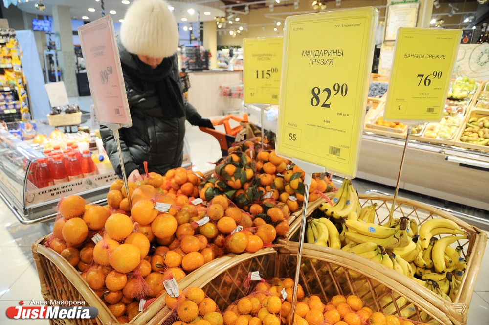 «Сельдь под шубой», мандарины и шампанское: сколько в этом году стоит новогодний стол в Екатеринбурге - Фото 5