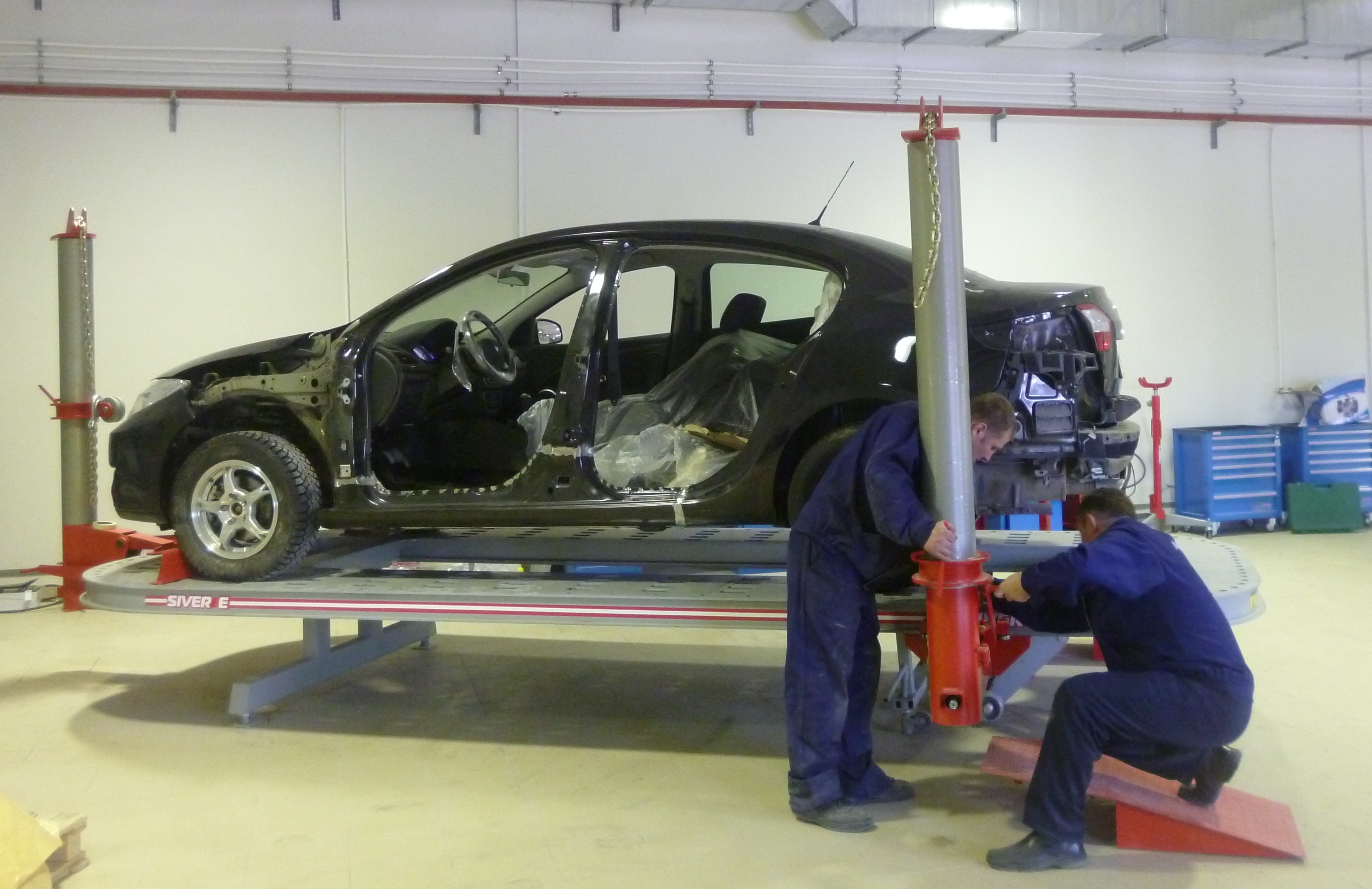 Новый цех кузовного ремонта и покраски в сервисном центре «Автобан-Реж» принял в ремонт первые автомобили - Фото 2