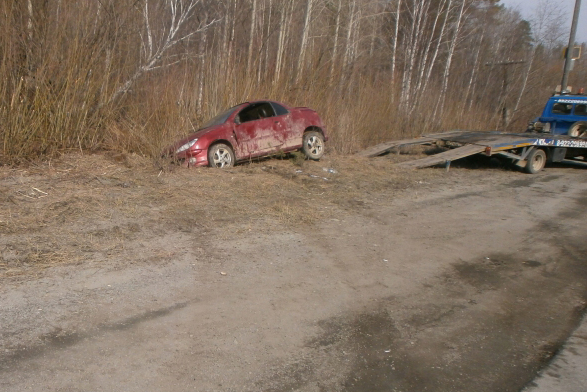 В Свердловской области автоледи на легковушке перевернулась и угодила в реку. ФОТО - Фото 3