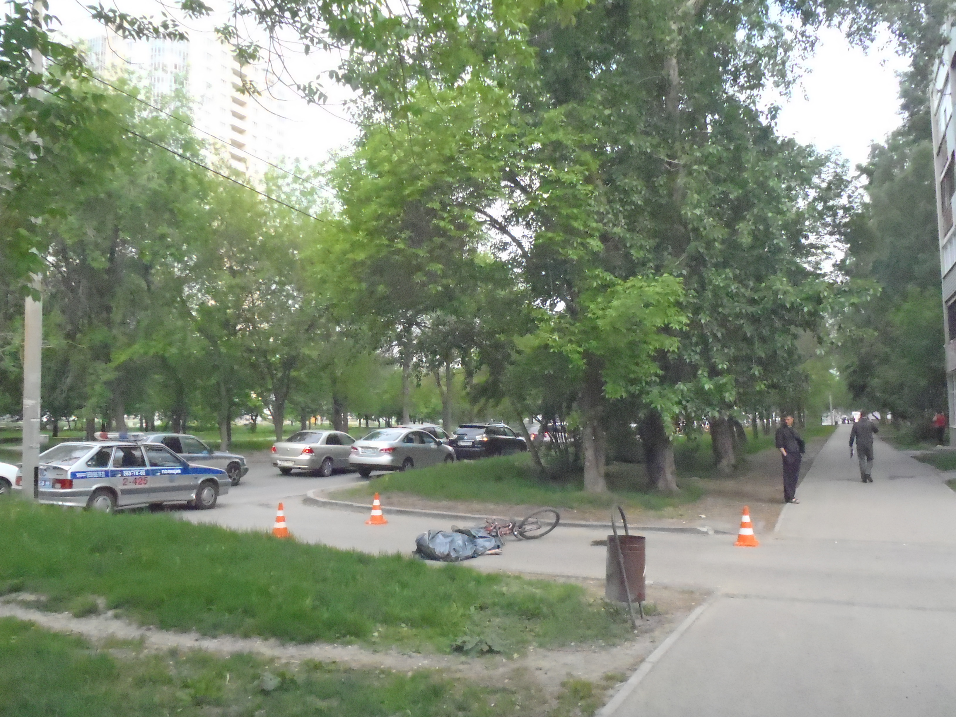 Автомобиль сбил велосипедиста во дворе дома на улице Шаумяна. Мужчина скончался на месте - Фото 3