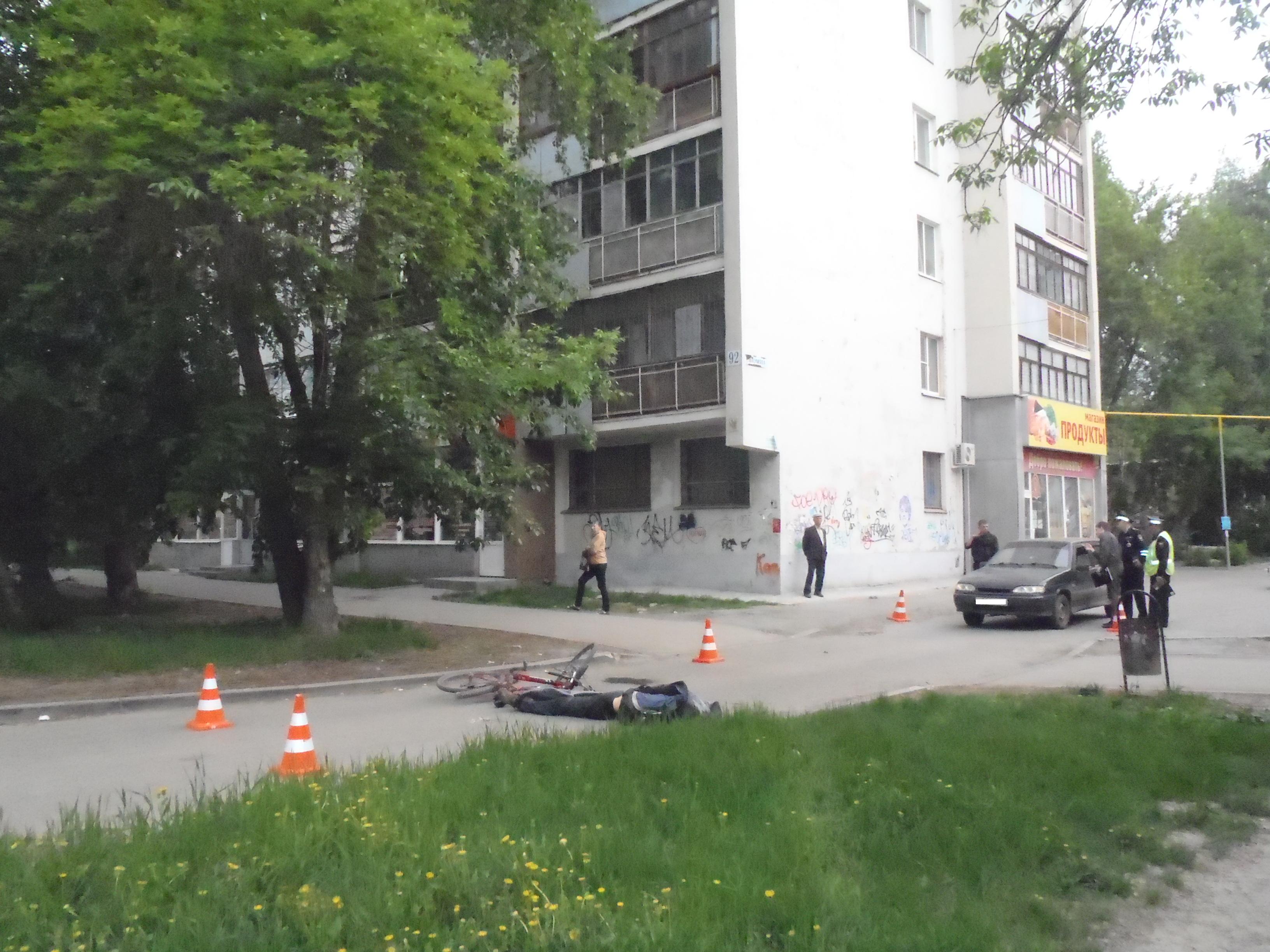 Автомобиль сбил велосипедиста во дворе дома на улице Шаумяна. Мужчина скончался на месте - Фото 4