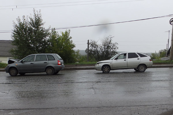 В Каменске-Уральском один автомобиль дважды стал участником ДТП на одном и том же месте - Фото 2