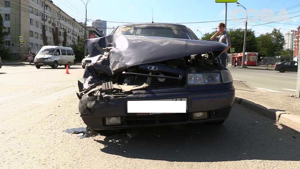 В Екатеринбурге схлестнулись «десятка» и Opel. Пострадал человек. ФОТО - Фото 3