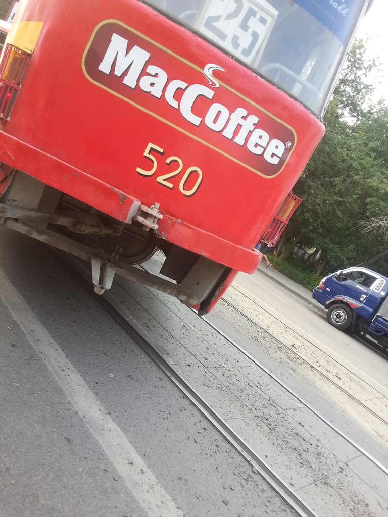 На улице Куйбышева с рельсов сошел вагон трамвая - Фото 3