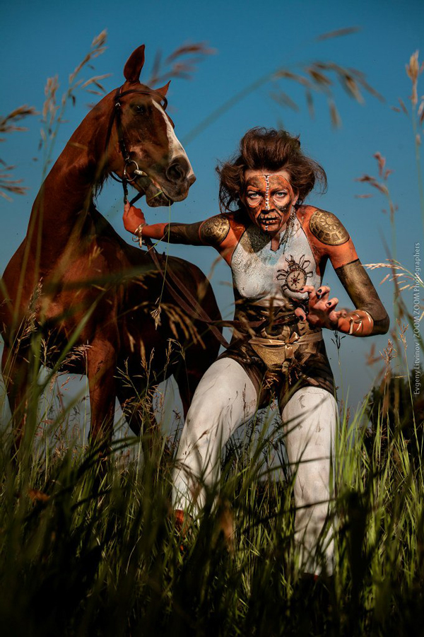 Девушки и лошади стали моделями для одной из самых необычных фотосессий - Фото 8