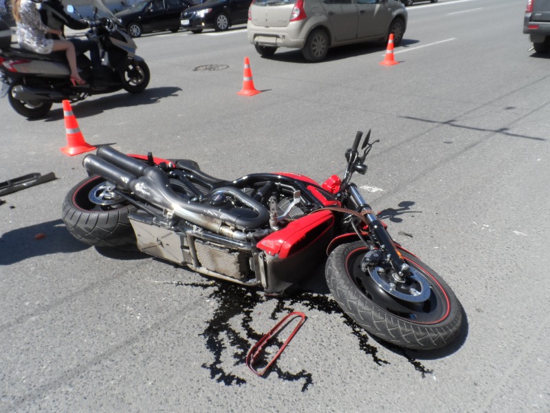 В Екатеринбурге в ДТП серьезно пострадал мотоциклист - Фото 2