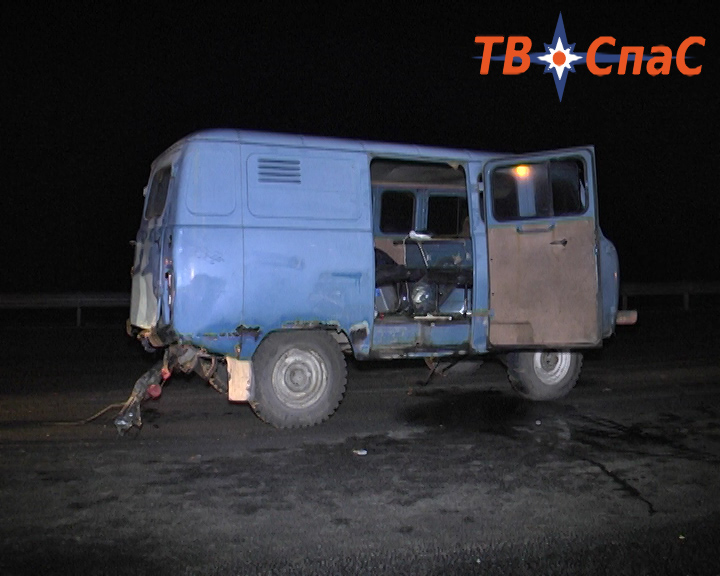 На Новомосковском тракте пьяный лихач на «девятке» врезался в стоящий УАЗ. Пострадали два человека - Фото 4