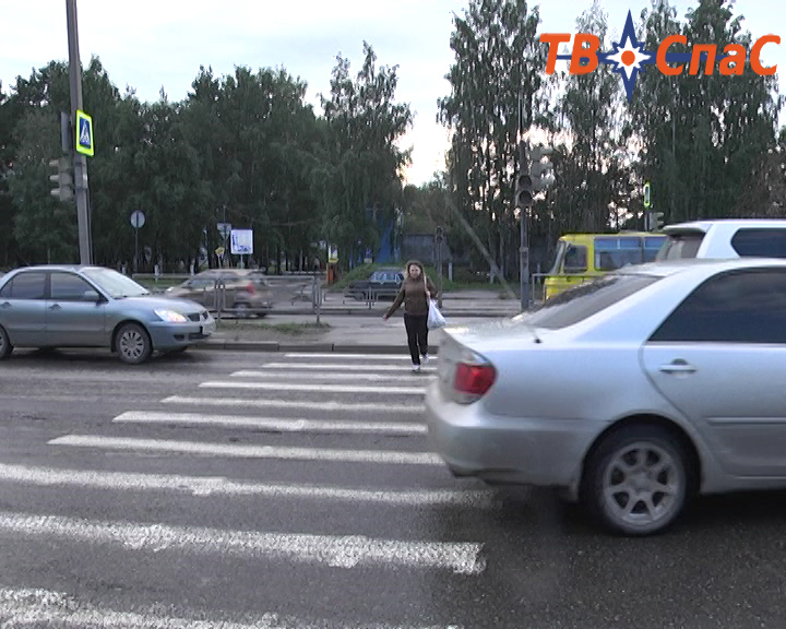 В Екатеринбурге у ГКБ №6 из-за неработающих светофоров в ДТП пострадала девушка - Фото 4