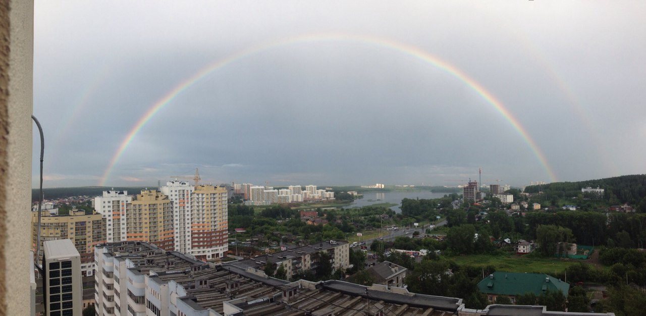 Жители Екатеринбурга устроили фотосессию радуге - Фото 5