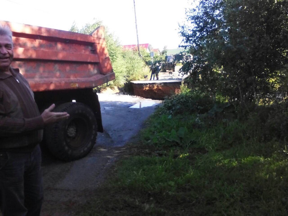 Рабочие рассказали, когда закончат восстанавливать размытую дорогу в Кировграде - Фото 2