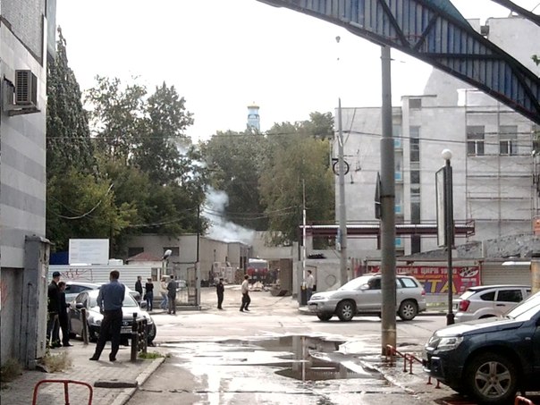 В Екатеринбурге горит пристрой к ТЮЗу - Фото 2