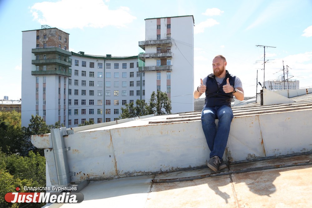 Илья Сотонин, стоя на крыше: «Не жарко и не холодно — это то, что я люблю. В День знаний в Екатеринбурге +25». ВИДЕО - Фото 2