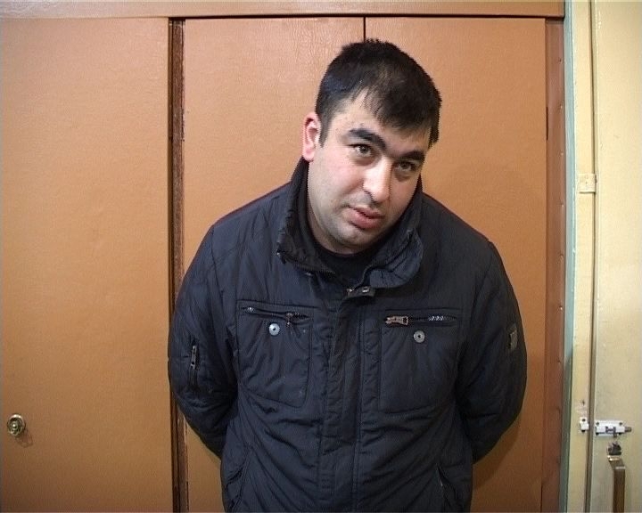 В Екатеринбурге полицейские задержали трех подозреваемых в серии грабежей и таксиста-наводчика - Фото 5