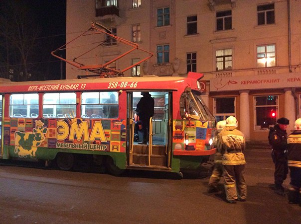 В центре Екатеринбурга полиция оцепила трамвай. ФОТО - Фото 3