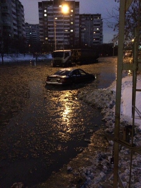 В Чкаловском районе ледяной потоп! Затопило несколько легковых машин - Фото 4