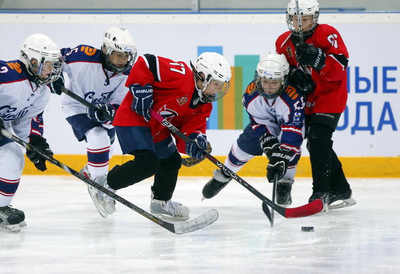Хоккеисты детского клуба «Автомобилист» одержали первую победу в битве за Кубок «Газпром нефти» - Фото 2
