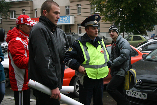 В Екатеринбурге на участницу движения «СтопХам» напал водитель с балонником. ВИДЕО - Фото 3