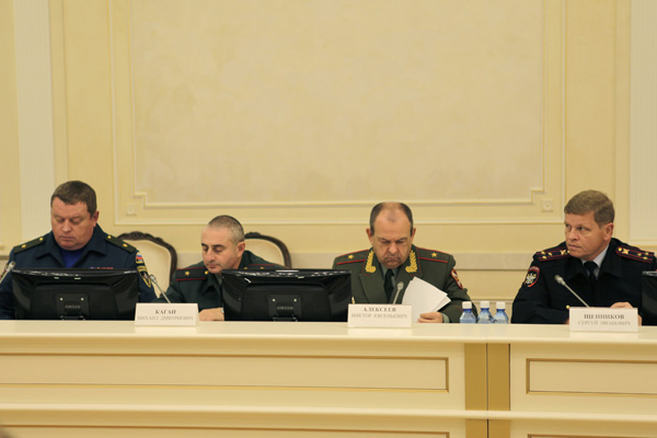 Евгений Куйвашев призвал оперативные службы обеспечить безопасность людей в День народного единства  - Фото 2