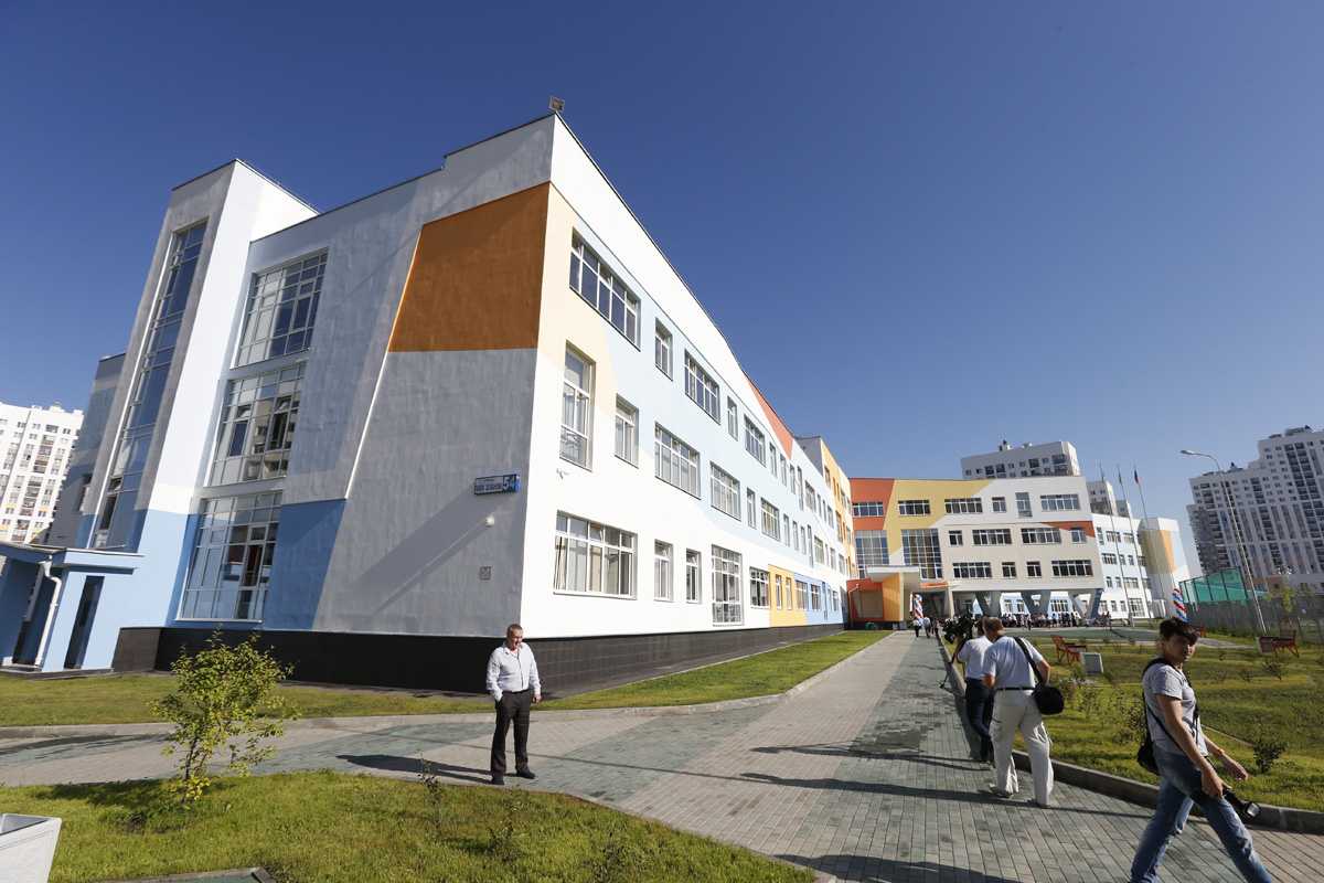 В Академическом открылась одна из самых больших и современных школ в России - Фото 3