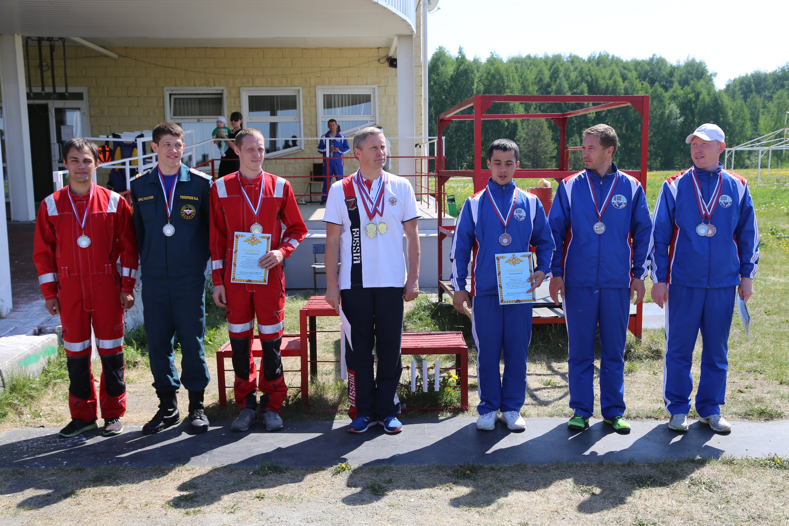 Уральские спасатели стали серебряными призерами соревнований по парашютному спорту - Фото 3