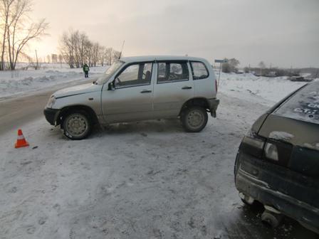 В Каменске-Уральском бесправный водитель «Нивы» вылетел на встречку. Пострадало три человека - Фото 2
