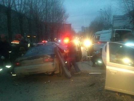 В Екатеринбурге столкнулись две «Тойоты». Пострадало четыре человека - Фото 3