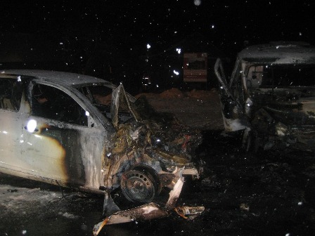 В Балтыме в легковушке сгорели два человека после столкновения со скорой - Фото 4