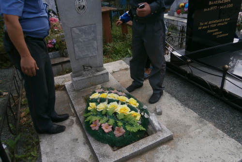 В Талице двое детей устроили погром на кладбище - Фото 2