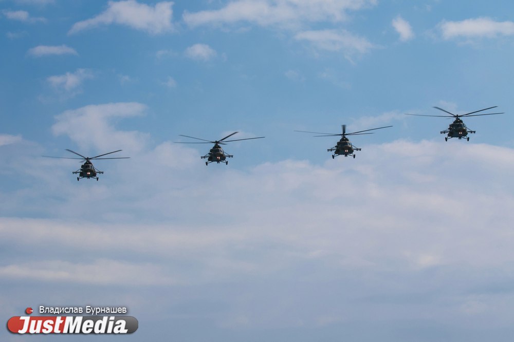 Над Екатеринбургом промчались военные вертолеты и истребители. ФОТО - Фото 3