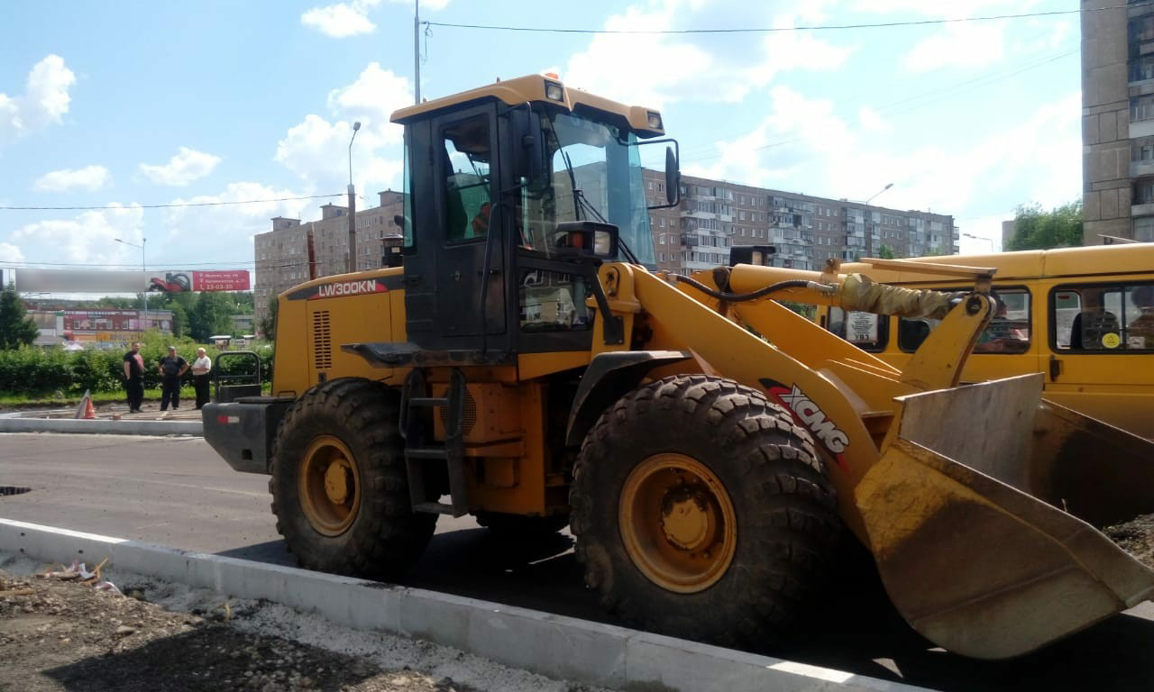 В Нижнем Тагиле приставы арестовали дорогую строительную технику - Фото 3