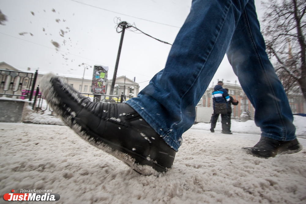 Провал программы «Столица». Мэрия не может справиться с рядовым снегопадом — проспект Ленина сузился на целую полосу - Фото 6