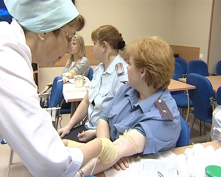 Свердловские полицейские сдали более 130 литров крови для больниц - Фото 2