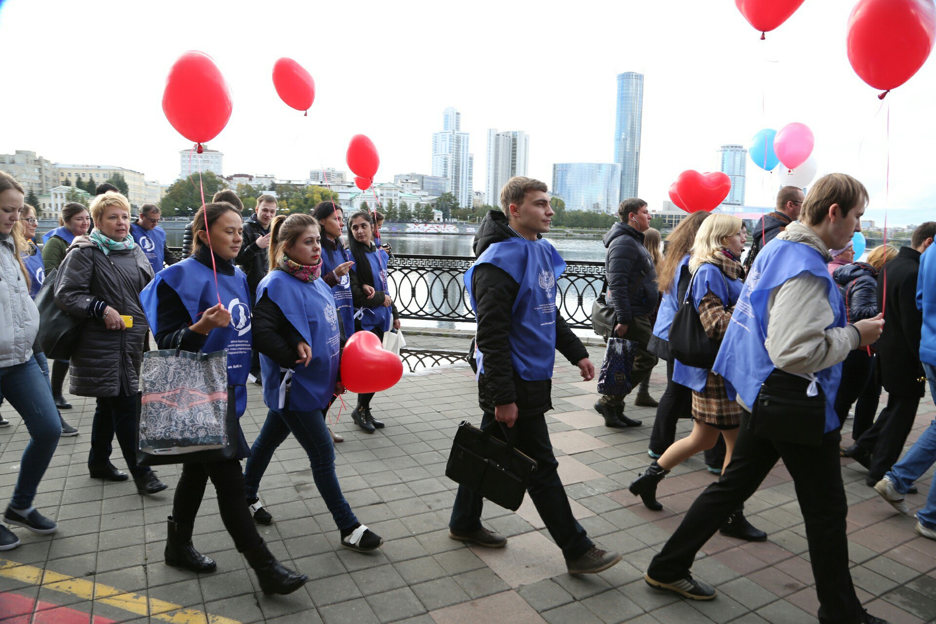 «Марш к здоровому к сердцу». В центре Екатеринбурге прошло шествие кардиологов. ФОТО - Фото 2