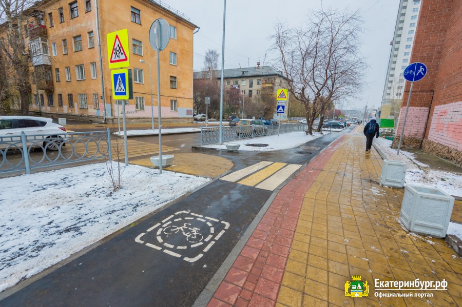 Псевдогазоны, велопереезды и парковки для лошадей. JustMedia.Ru посмотрел, как строят новые улицы в Екатеринбурге - Фото 4