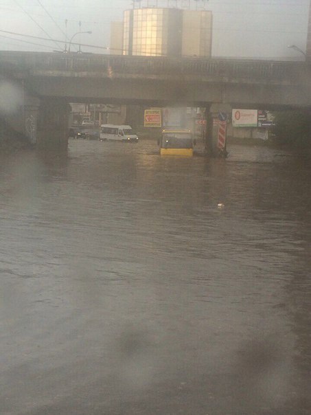После грозы центр и несколько микрорайонов Екатеринбурга ушли под воду. ФОТО - Фото 3
