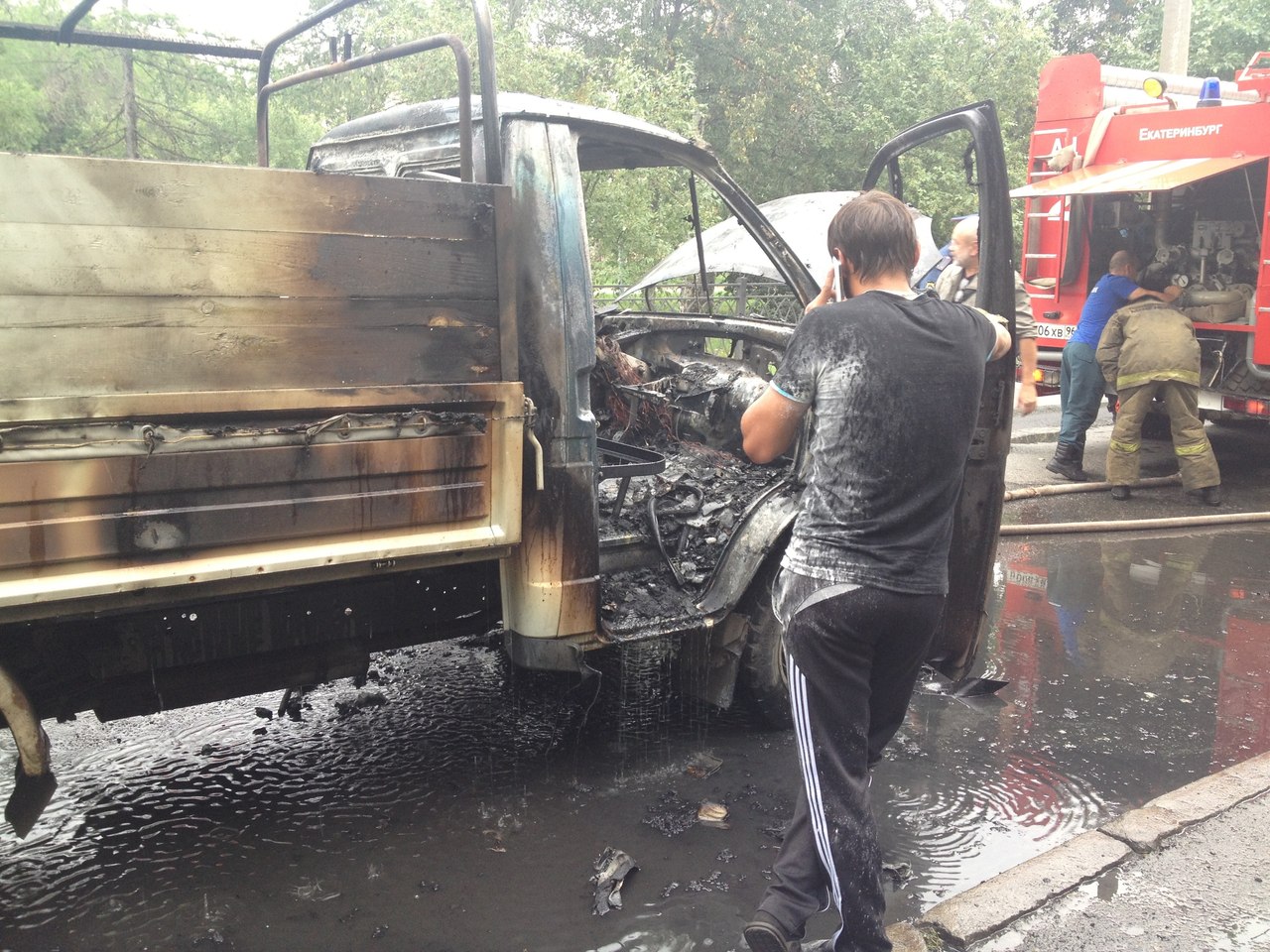 В Екатеринбурге пожарные быстро потушили «Газель» - Фото 3