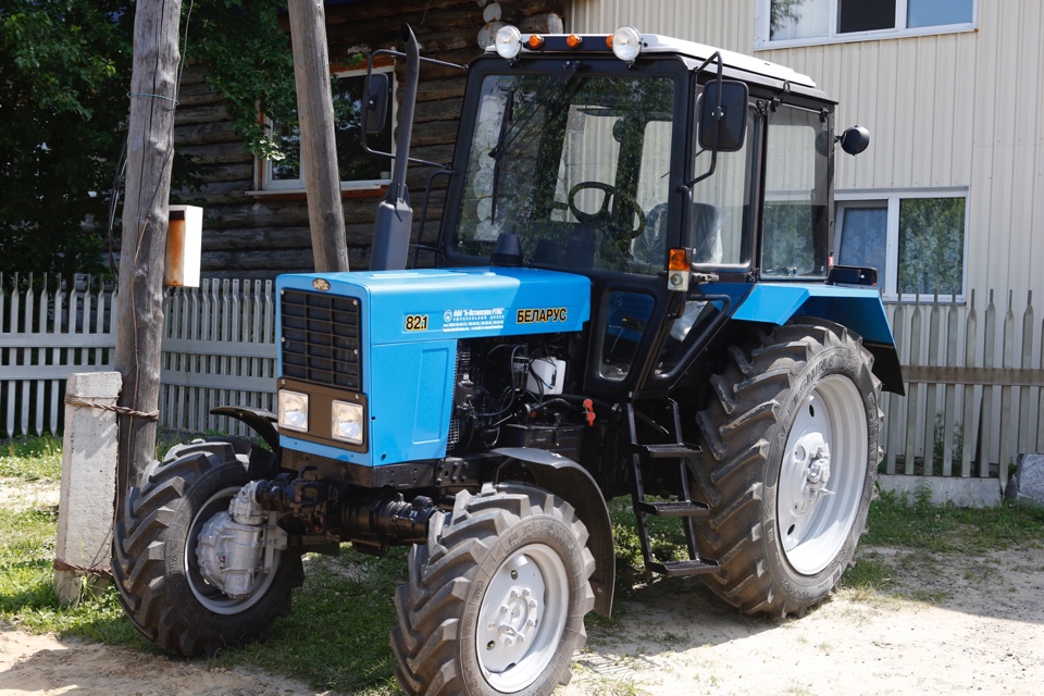 Многодетной семье из Тавды подарили новый трактор от Путина - Фото 3