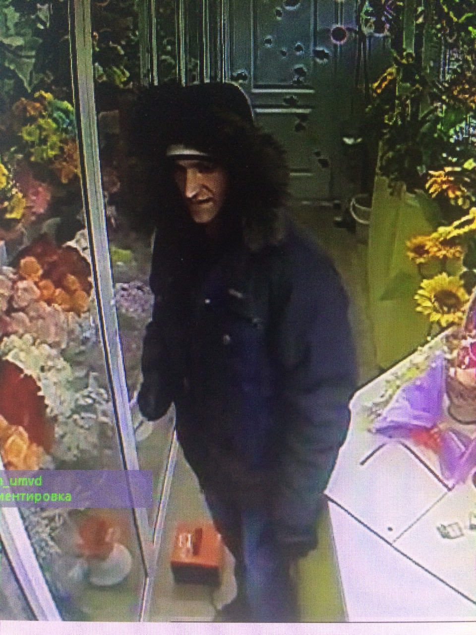 В Екатеринбурге налетчик за полчаса ограбил два цветочных магазина - Фото 2