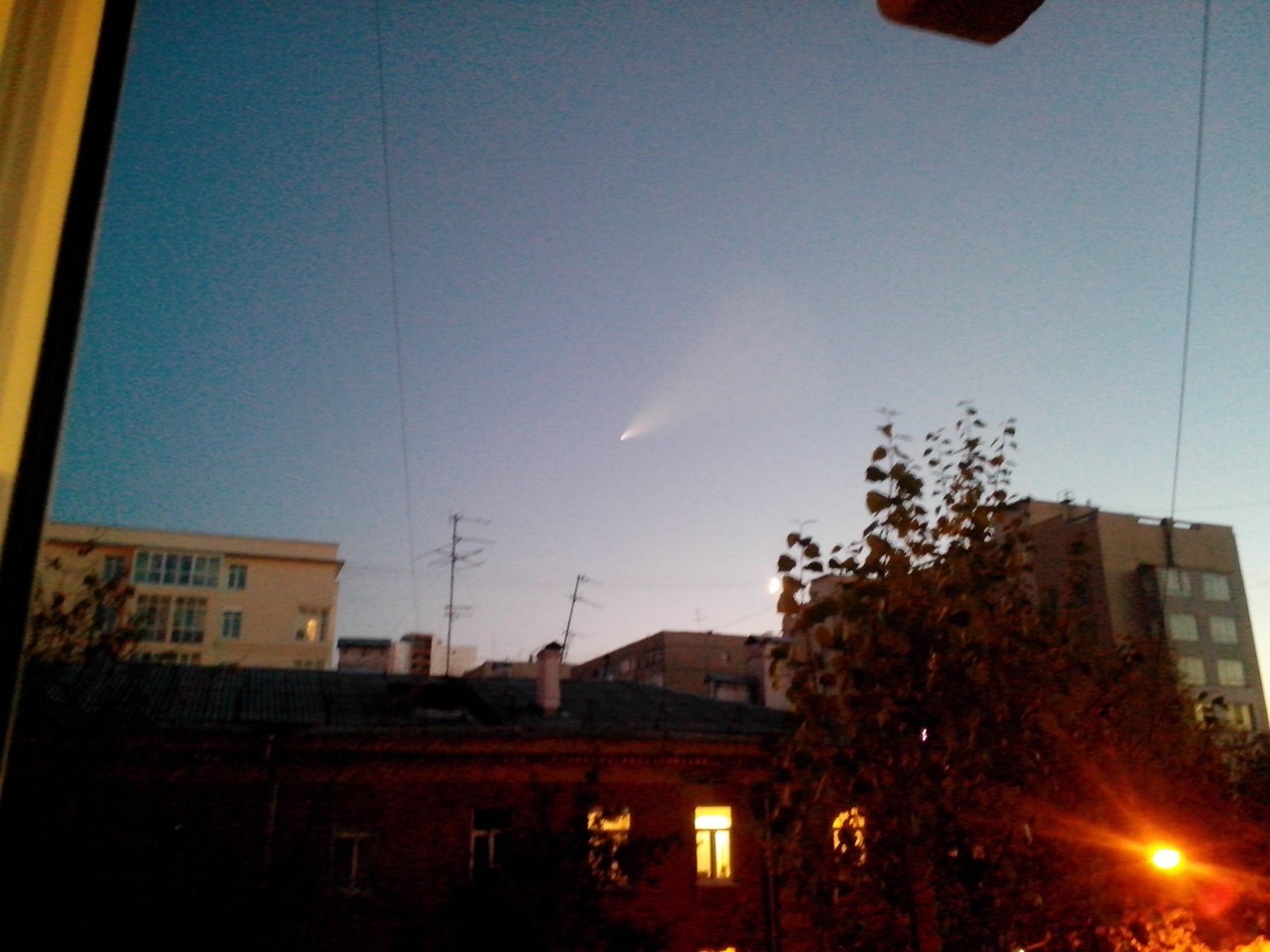 Пользователи социальных сетей сообщают о странном объекте в небе над Екатеринбургом - Фото 4