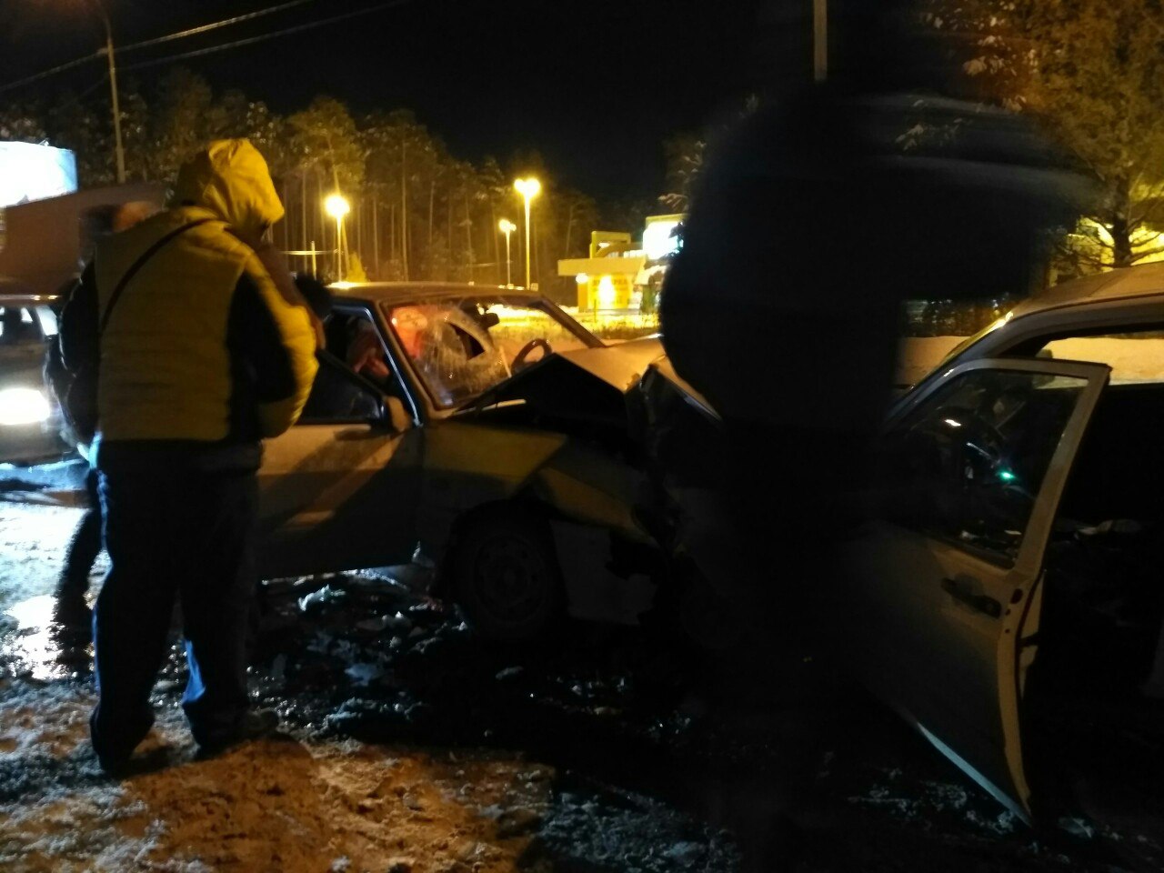 В массовом ДТП на трассе под Березовским пострадали два человека. ФОТО - Фото 3