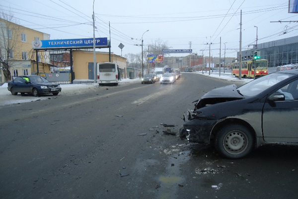 В Екатеринбурге водитель «Лифана» в ДТП покалечил трех пассажиров автобуса и водителя «Хёндэ» - Фото 2