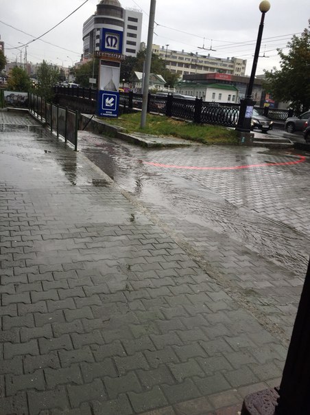 В Екатеринбурге улицу Малышева снова топят дожди  - Фото 3