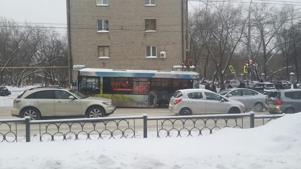 На Шевченко у автобуса на ходу отвалились два задних колеса - Фото 4