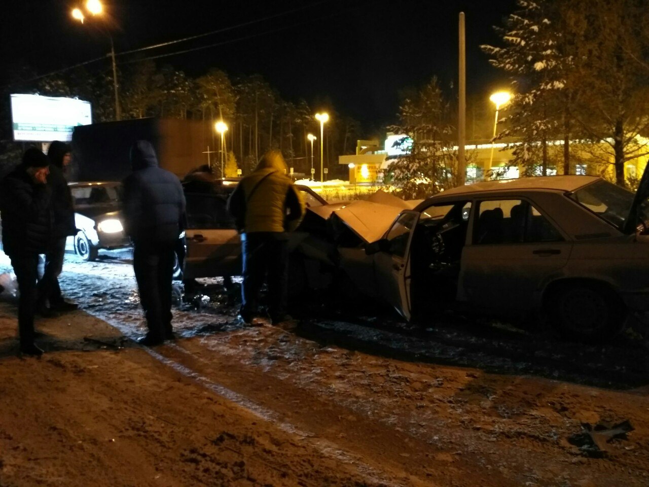 В массовом ДТП на трассе под Березовским пострадали два человека. ФОТО - Фото 4