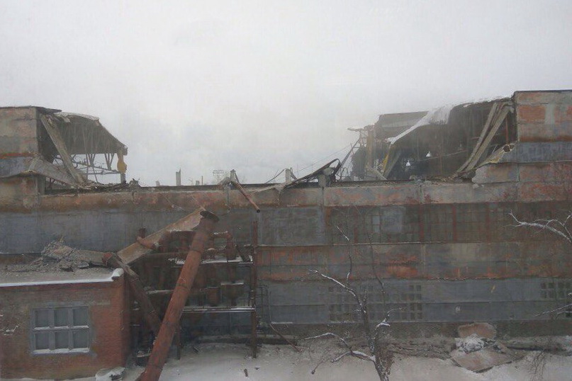 В цехе завода имени Калинина обрушилась крыша. Очевидцы: есть жертвы - Фото 2