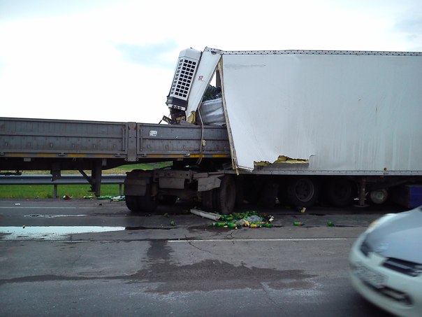 В Березовском столкнулись два грузовика - Фото 3